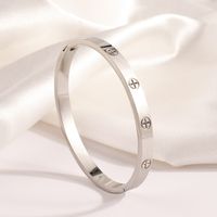 Elegant Solid Color 304 Stainless Steel 18K Gold Plated Bangle In Bulk main image 5