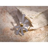 1 Piece Simple Style Classic Style Little Daisy Plating 304 Stainless Steel 18K Gold Plated Earrings main image 3