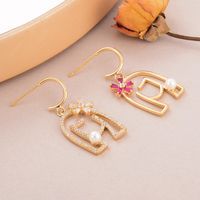1 Pair Lady Geometric Inlay Copper Artificial Pearls Zircon 18K Gold Plated Drop Earrings main image 4