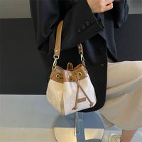 Women's Pu Leather Solid Color Classic Style Sewing Thread String Shoulder Bag main image 4