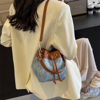 Women's Pu Leather Solid Color Classic Style Sewing Thread String Shoulder Bag main image 5