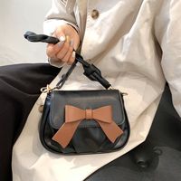 Women's Pu Leather Solid Color Classic Style Sewing Thread Magnetic Buckle Shoulder Bag main image 4