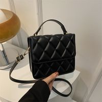 Women's Pu Leather Solid Color Classic Style Flip Cover Handbag main image 4