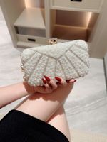 White Polyester Solid Color Pearls Evening Bags main image 4