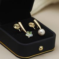 1 Pair Simple Style Classic Style Star Asymmetrical Inlay Copper Crystal Pearl 18K Gold Plated Ear Cuffs main image 4