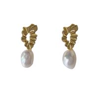 1 Pair IG Style Simple Style Pearl Inlay Copper 18K Gold Plated Drop Earrings Ear Cuffs main image 4