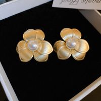1 Piece Retro Flower Inlay Alloy Artificial Pearls Ear Studs main image 4