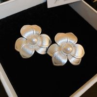 1 Piece Retro Flower Inlay Alloy Artificial Pearls Ear Studs sku image 2