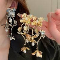 1 Pair Retro Sweet Flower Crystal Inlay Alloy Artificial Pearls Drop Earrings main image 3