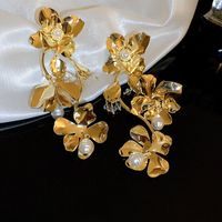 1 Pair Retro Sweet Flower Crystal Inlay Alloy Artificial Pearls Drop Earrings sku image 1