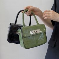 Women's Medium Pu Leather Solid Color Elegant Lock Clasp Crossbody Bag main image 1