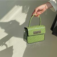 Women's Medium Pu Leather Solid Color Elegant Lock Clasp Crossbody Bag main image 5