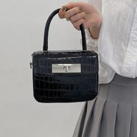 Women's Medium Pu Leather Solid Color Elegant Lock Clasp Crossbody Bag sku image 1
