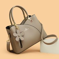 Women's Medium Pu Leather Solid Color Elegant Zipper Handbag main image 4