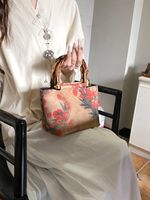 Women's Special Material Flower Classic Style Sewing Thread Magnetic Buckle Handbag main image 4