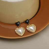1 Pair Simple Style Solid Color Plating Inlay Copper Pearl 18K Gold Plated Ear Studs main image 1