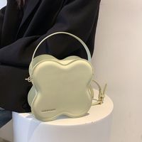 Women's Medium Pu Leather Solid Color Cute Cloud Shape Magnetic Buckle Handbag main image 6