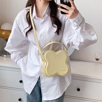 Women's Medium Pu Leather Solid Color Cute Cloud Shape Magnetic Buckle Handbag main image 4