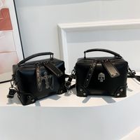 Women's Pu Leather Cross Skull Punk Sewing Thread Zipper Crossbody Bag main image 1