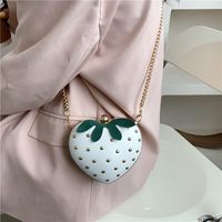 Women's Medium Pu Leather Strawberry Cute Heart-shaped Lock Clasp Crossbody Bag main image 5