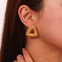 1 Paire Style Simple Style Classique Triangle Évider Acier Inoxydable Plaqué Or 18K Boucles D'Oreilles main image 5