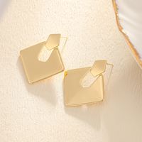 1 Pair Elegant Simple Style Geometric Asymmetrical Three-dimensional Copper K Gold Plated White Gold Plated Ear Studs sku image 3