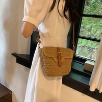 Women's Straw Solid Color Vacation Flip Cover Straw Bag main image 3