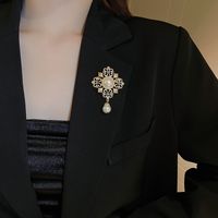 Moda Oval Flor Mariposa Cobre Embutido Diamantes De Imitación Perla Mujeres Broches sku image 18