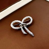 Fashion Oval Flower Butterfly Copper Inlay Rhinestones Pearl Women's Brooches sku image 33