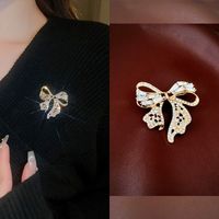Fashion Oval Flower Butterfly Copper Inlay Rhinestones Pearl Women's Brooches sku image 57