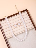 Retro Simple Style Solid Color Plastic Ferroalloy Inlay Pearl Women's Necklace main image 4