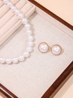 Retro Simple Style Solid Color Plastic Ferroalloy Inlay Pearl Women's Necklace main image 5