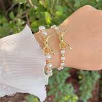 Einfacher Stil Klassischer Stil Bogenknoten Künstliche Perle Kupfer Überzug 18 Karat Vergoldet Frau Armbänder main image 5