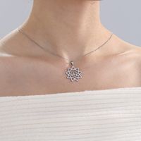 304 Stainless Steel XUPING Simple Style Geometric Witches Knot Oval Pendant Necklace main image 3