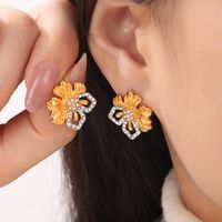 1 Pair Casual Simple Style Commute Flower Plating Inlay Titanium Steel Rhinestones 18K Gold Plated Ear Studs main image 3