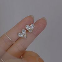 1 Par Elegante Estilo Francés Dulce Forma De Corazón Embutido Aleación Perlas Artificiales Diamantes De Imitación Pendientes sku image 1
