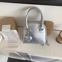 Femmes Petit Faux Cuir Forme De Cœur Couleur Unie Vêtement De Rue Carré Fermeture Éclair Sac À Main sku image 1