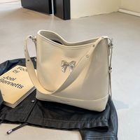 Women's Medium Pu Leather Solid Color Bow Knot Classic Style Streetwear Zipper Shoulder Bag main image 4