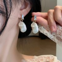 1 Pair Elegant Baroque Style Modern Style Irregular Inlay Arylic Alloy Artificial Pearls Zircon Drop Earrings Ear Cuffs main image 1