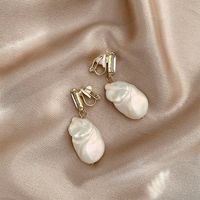 1 Pair Elegant Baroque Style Modern Style Irregular Inlay Arylic Alloy Artificial Pearls Zircon Drop Earrings Ear Cuffs sku image 2