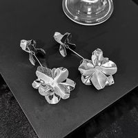 1 Pair Simple Style Flower Plating Iron Drop Earrings main image 4