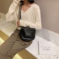 Women's Small Pu Leather Solid Color Classic Style Square Zipper Saddle Bag main image 3