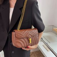 Women's Medium Pu Leather Solid Color Elegant Vintage Style Lock Clasp Crossbody Bag main image 3