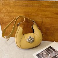 Women's Medium Pu Leather Solid Color Streetwear Pillow Shape Magnetic Buckle Crossbody Bag main image 5