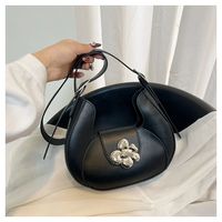 Women's Medium Pu Leather Solid Color Streetwear Pillow Shape Magnetic Buckle Crossbody Bag sku image 1