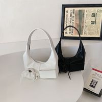 Women's Medium Pu Leather Solid Color Elegant Vintage Style Pillow Shape Zipper Underarm Bag main image video