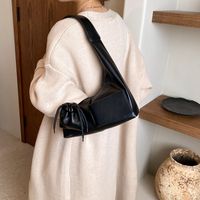 Women's Medium Pu Leather Solid Color Elegant Vintage Style Pillow Shape Zipper Underarm Bag main image 2