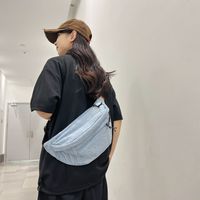 Unisexo Estilo Clásico Ropa De Calle Color Sólido Mezclilla Bolsos De Cintura sku image 2