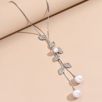 Wholesale Jewelry Simple Style Shiny Leaf Alloy Rhinestones Pearl Plating Inlay Sweater Chain Long Necklace main image 3