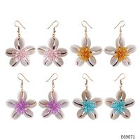 1 Pair Simple Style Classic Style Flower Patchwork Resin Shell Drop Earrings main image 4